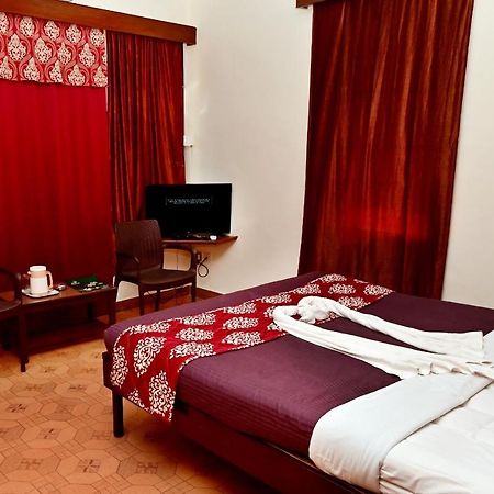 Swimsea Beach Resort, A Beach Property Panaji Bagian luar foto