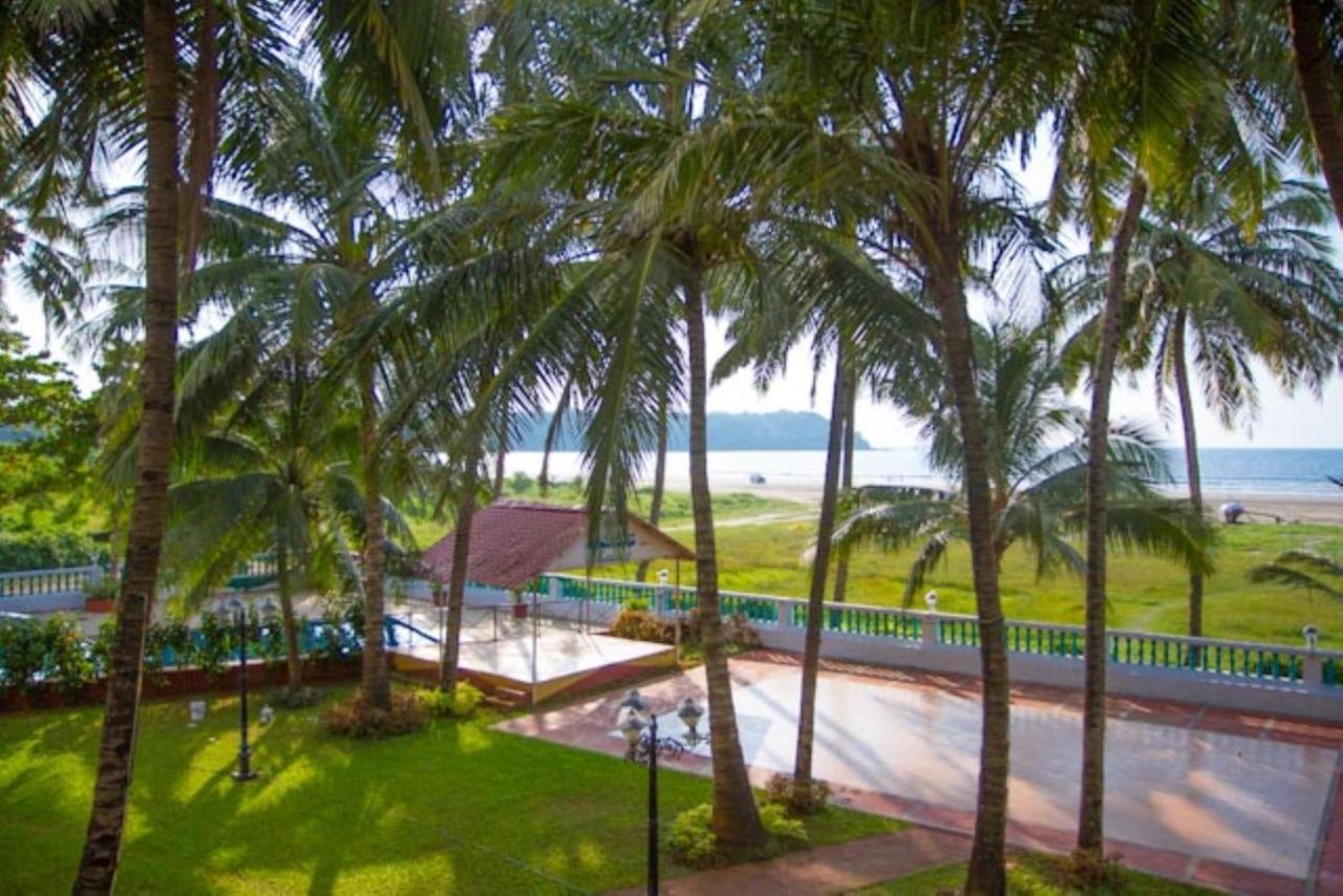 Swimsea Beach Resort, A Beach Property Panaji Bagian luar foto