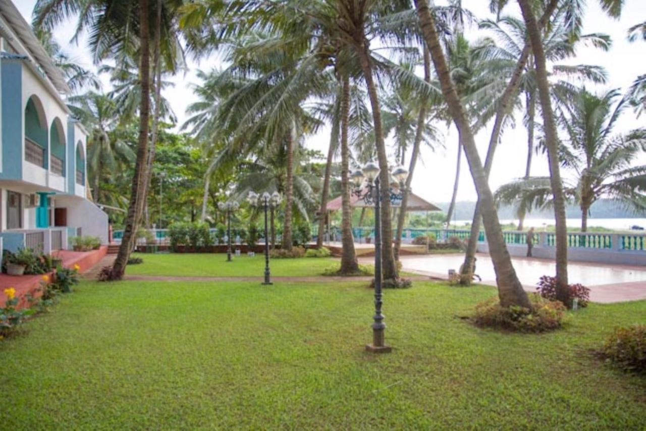 Swimsea Beach Resort, A Beach Property Panaji Bagian luar foto